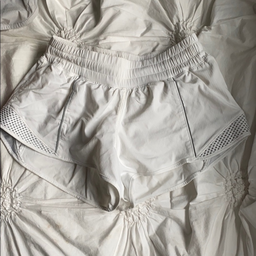 Lulu lemon hotty hot short size 4 never worn
